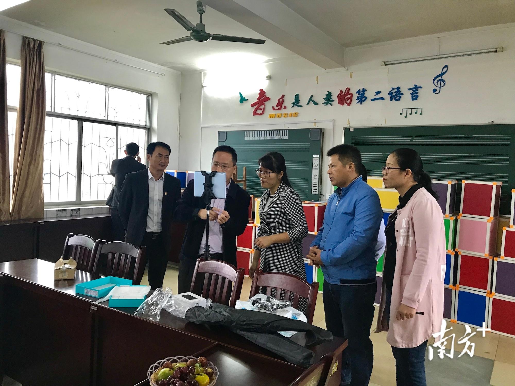 吴川市科学技术和工业信息化局最新领导