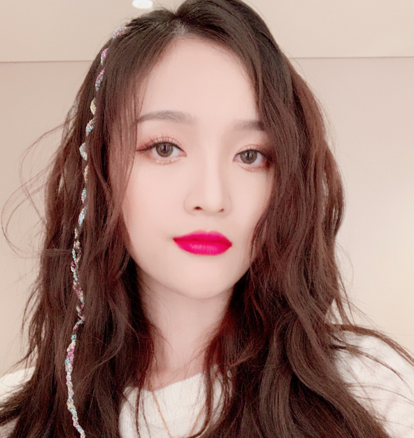吴宣仪最新妆发视频,时尚潮流风向标