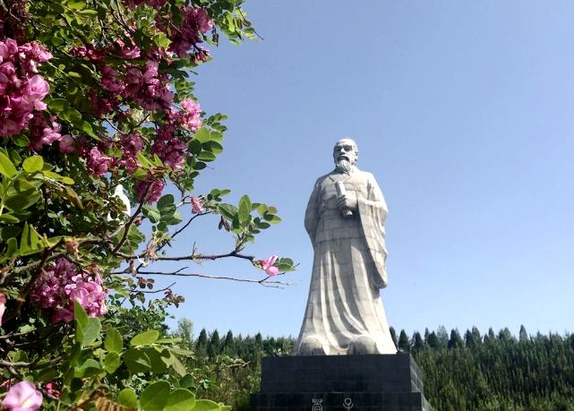 新时代背景下的思想政治表现探索与超越——以2018年为观察点