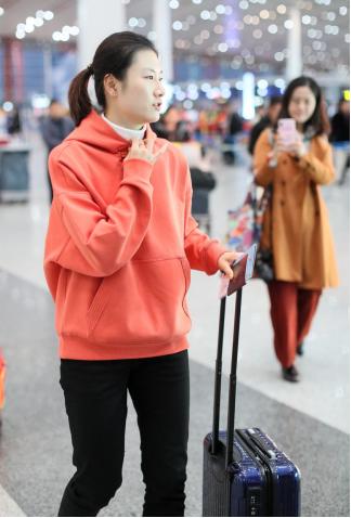 孙颖莎机场最新动态,星光闪耀,再度启程