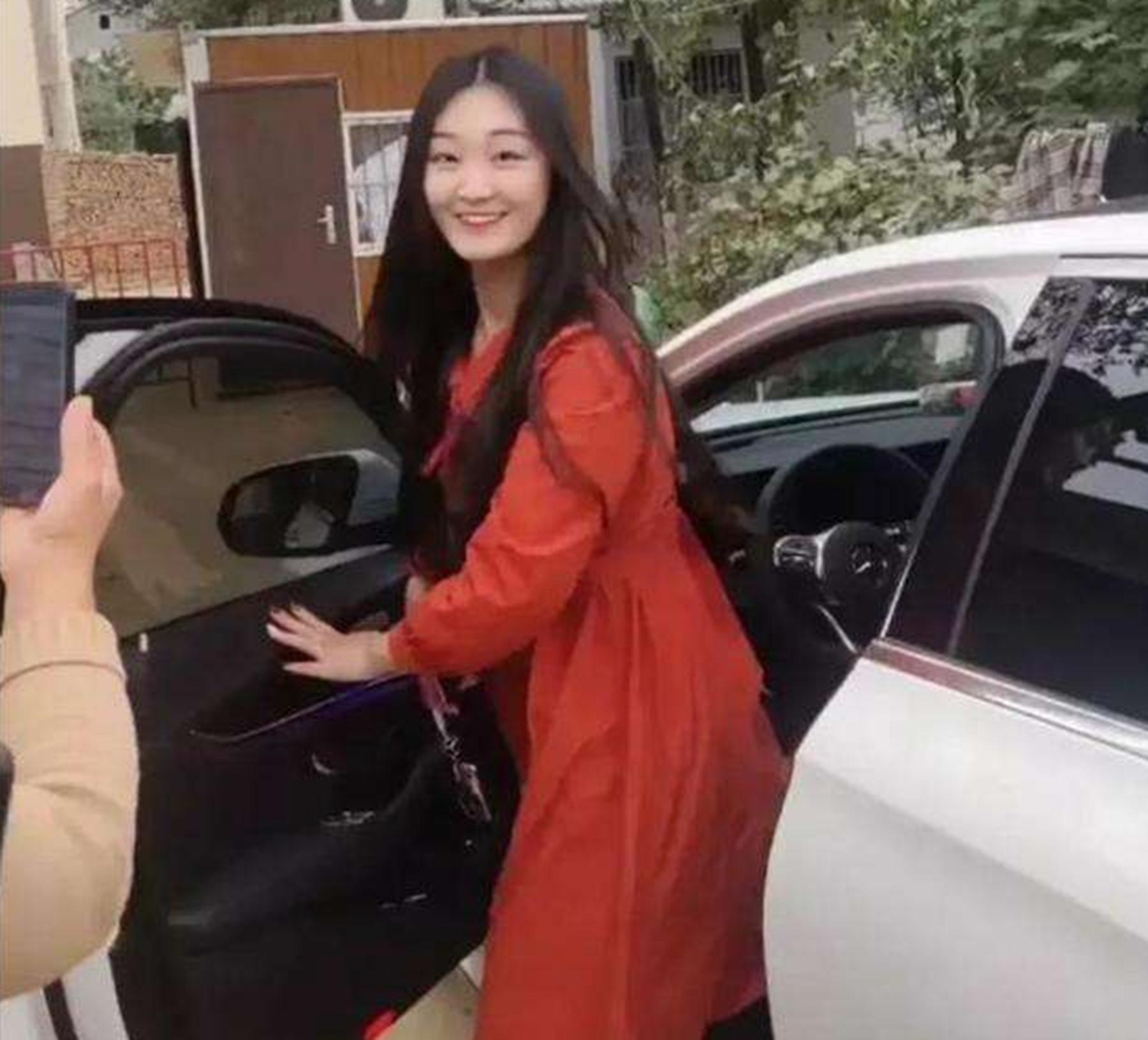 网红大衣哥事件,网络风暴下的公众人物责任感探讨