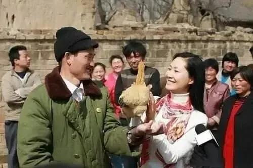 网红大衣哥事件,网络风暴下的公众人物责任感探讨